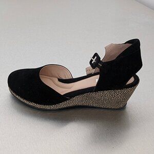 NEW - BeautiFeel Women's Piper Wedge with Black /Giraffe Print Suede Sandal